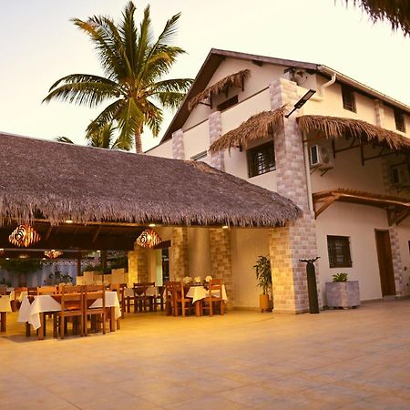Hotel Baobab Cafe 모론다바 외부 사진
