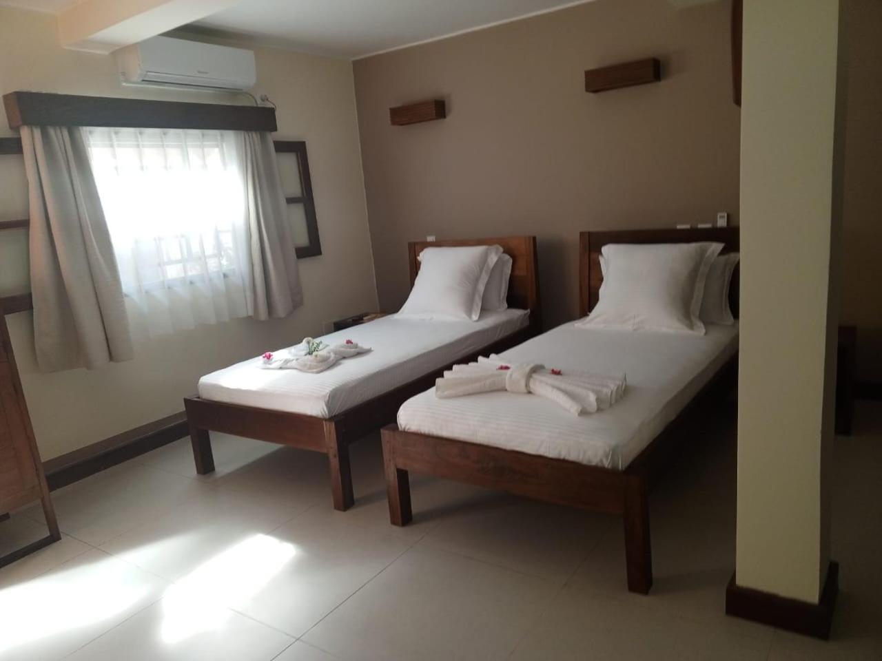 Hotel Baobab Cafe 모론다바 외부 사진
