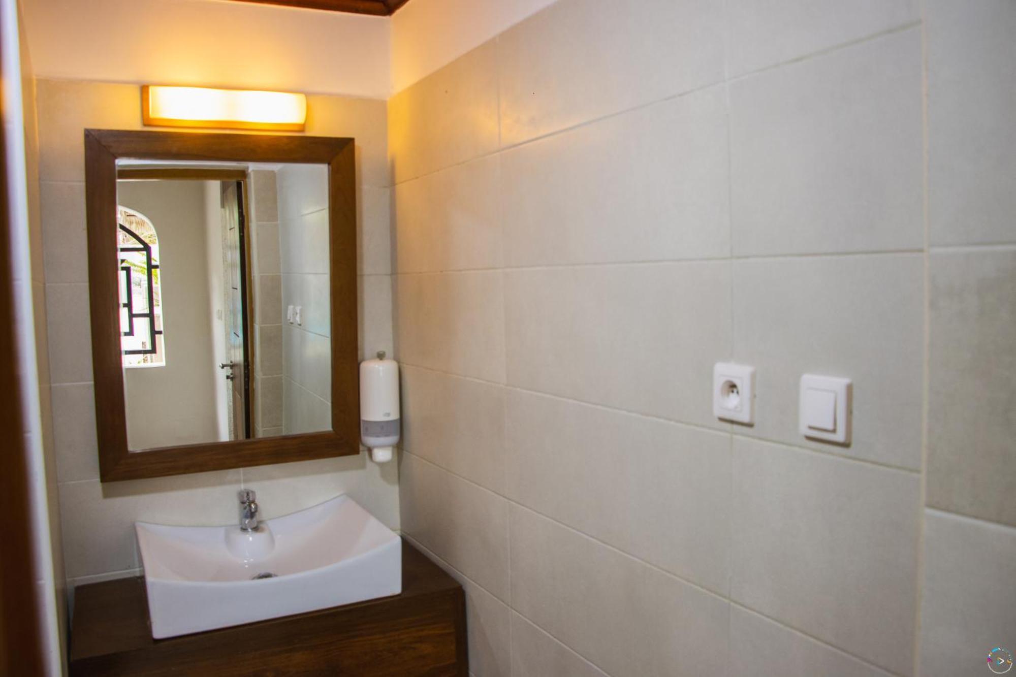 Hotel Baobab Cafe 모론다바 외부 사진