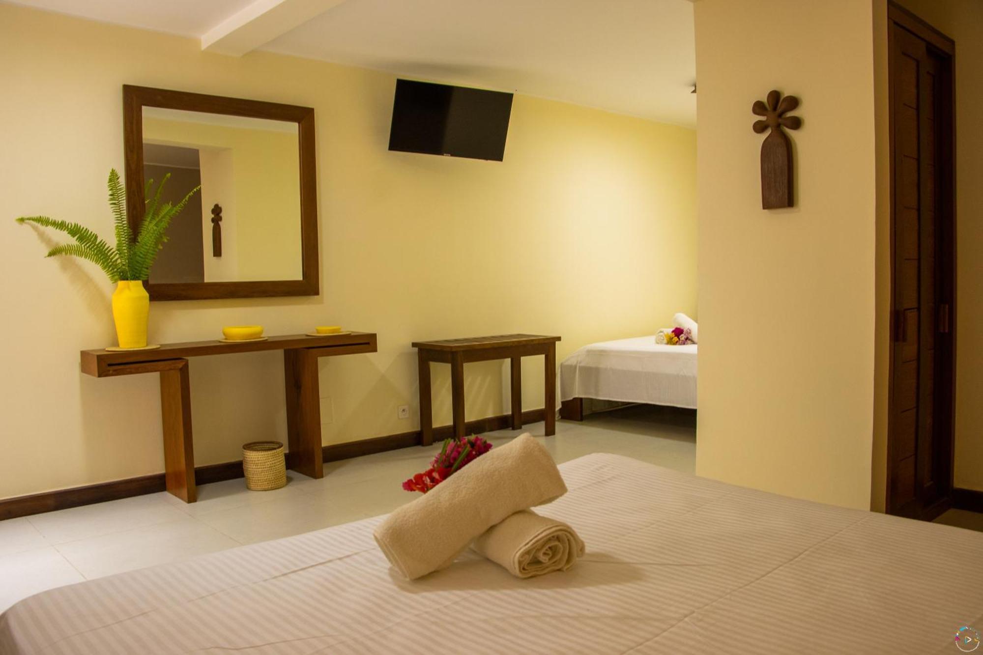 Hotel Baobab Cafe 모론다바 외부 사진