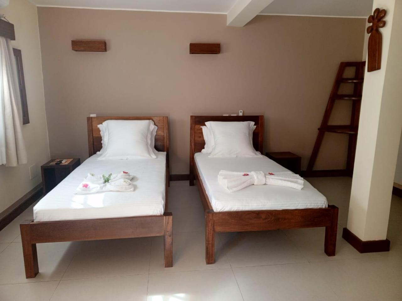 Hotel Baobab Cafe 모론다바 외부 사진