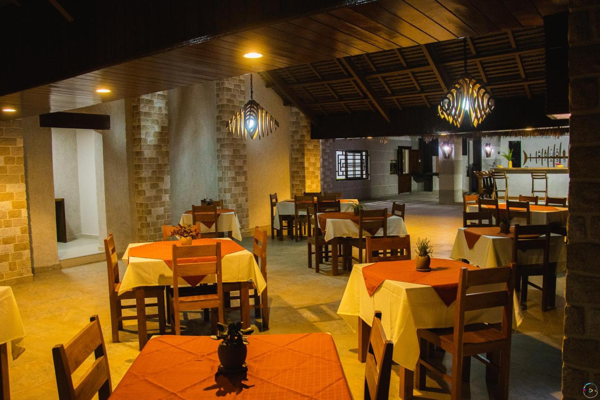 Hotel Baobab Cafe 모론다바 외부 사진