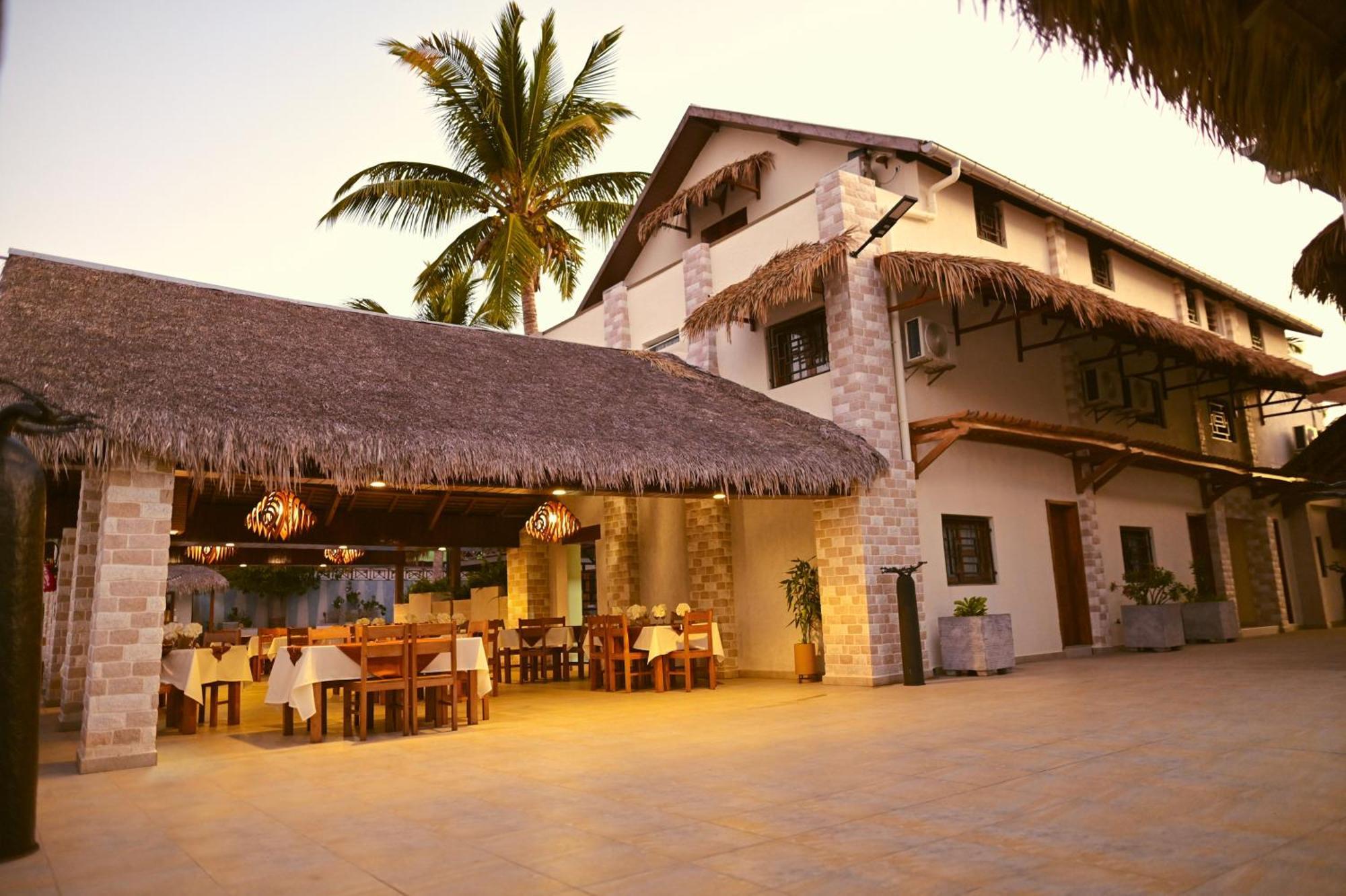 Hotel Baobab Cafe 모론다바 외부 사진