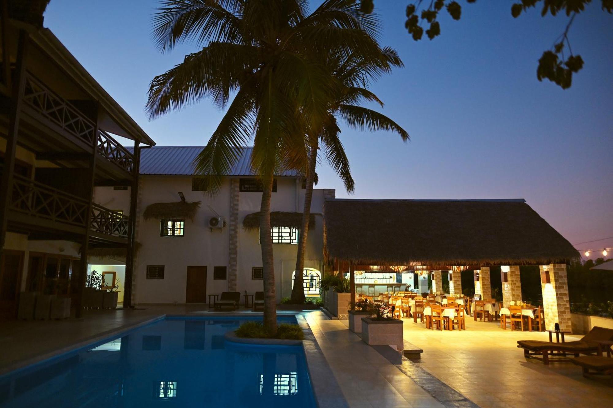 Hotel Baobab Cafe 모론다바 외부 사진