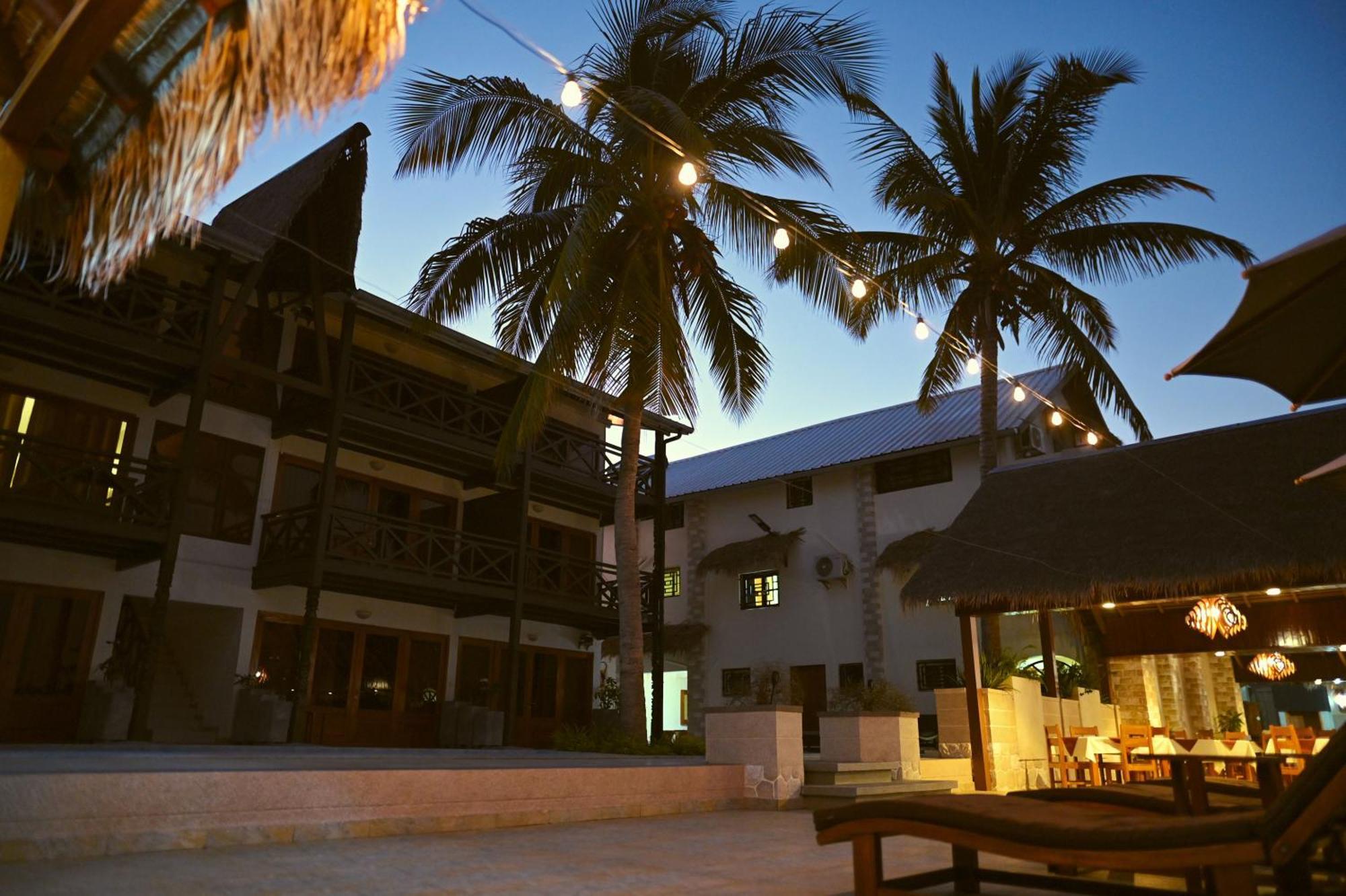 Hotel Baobab Cafe 모론다바 외부 사진